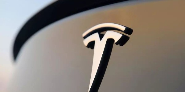 特斯拉上海Model3生產線疑似停工, 暗示改款車型將至