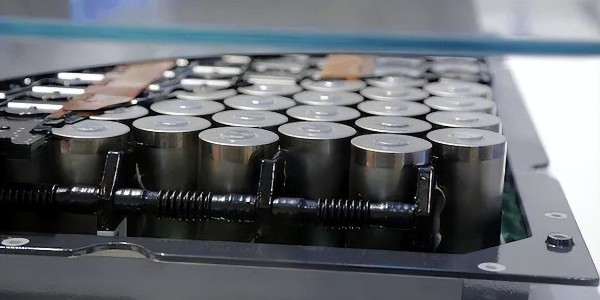 億緯鋰能第33工廠正式投產，首顆圓柱電池下線